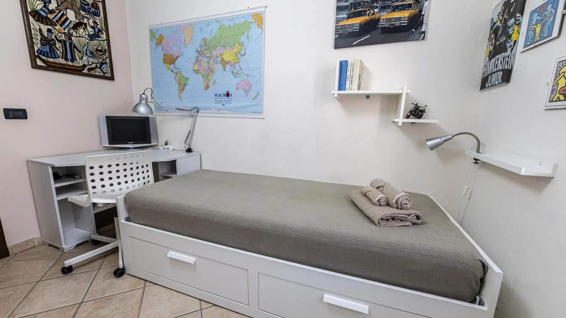 My Hive Apartment Cascina 0*,